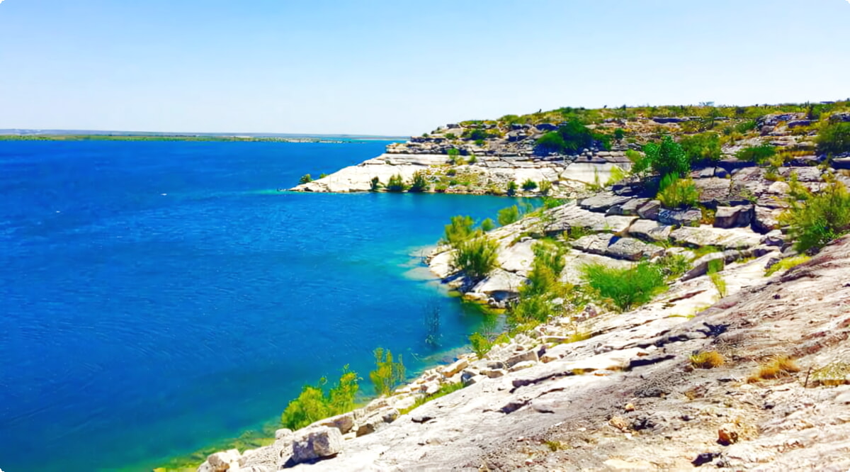 Nossos serviços de aluguel de carros oferecem uma seleção diversificada de veículos em Del Rio.